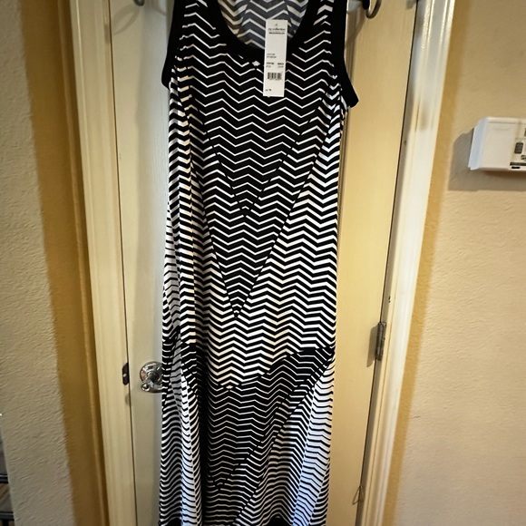 NY Collection Black and White Zigzag Maxi Dress - Picture 1 of 3